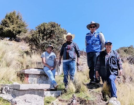 ALCALDE Y EQUIPO TÉCNICO VERIFICAN TRABAJO DE LIMPIEZA, MANTENIMIENTO DE RED MATRIZ JANCCO JAQUE UMAJALSU A JULI!