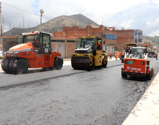 CONTINUA AVANCE DE LA EJECUCIÓN DE LA INFRAESTRUCTURA VIAL DE LA AV. ALFONSO UGARTE